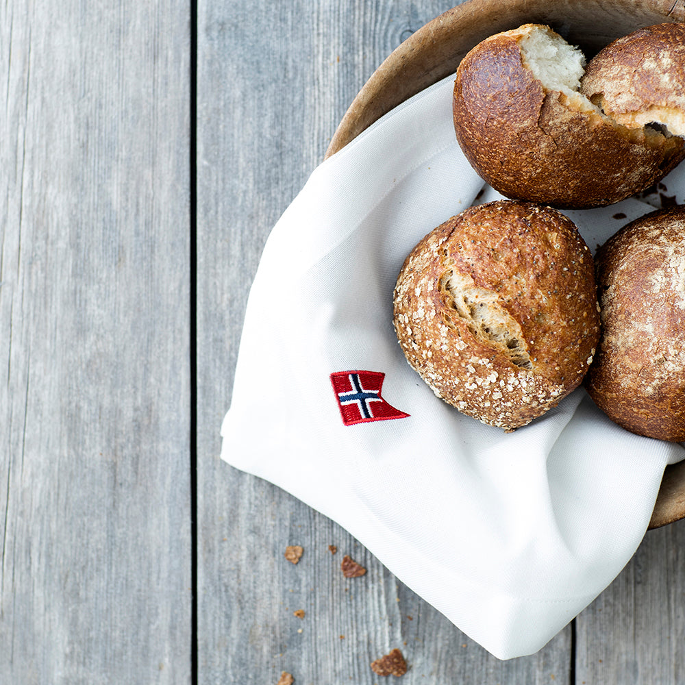 6 stk. servietter med norske broderede flag