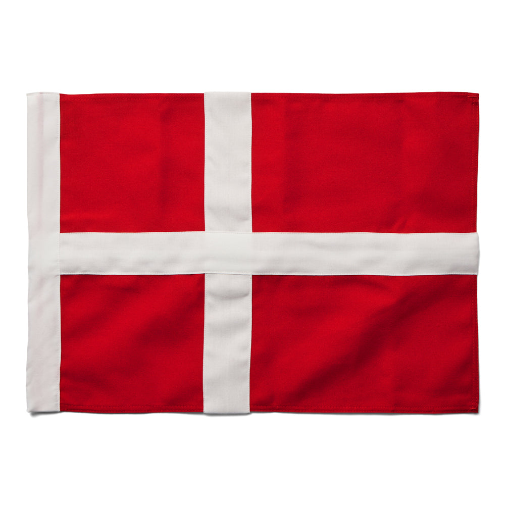 Dannebrog til facaden - syet i original flagdug