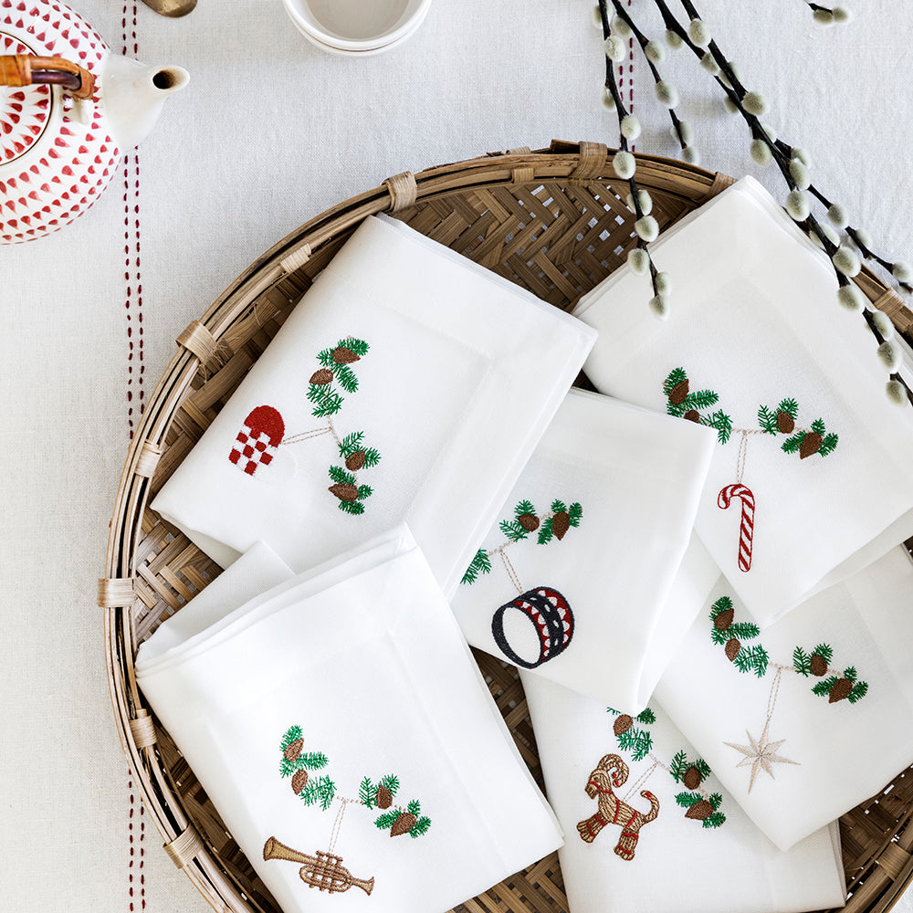 6 stk. juleservietter med klassiske motiver