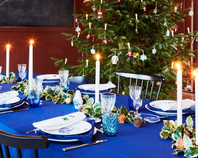 Blå stofdug med hulsøm