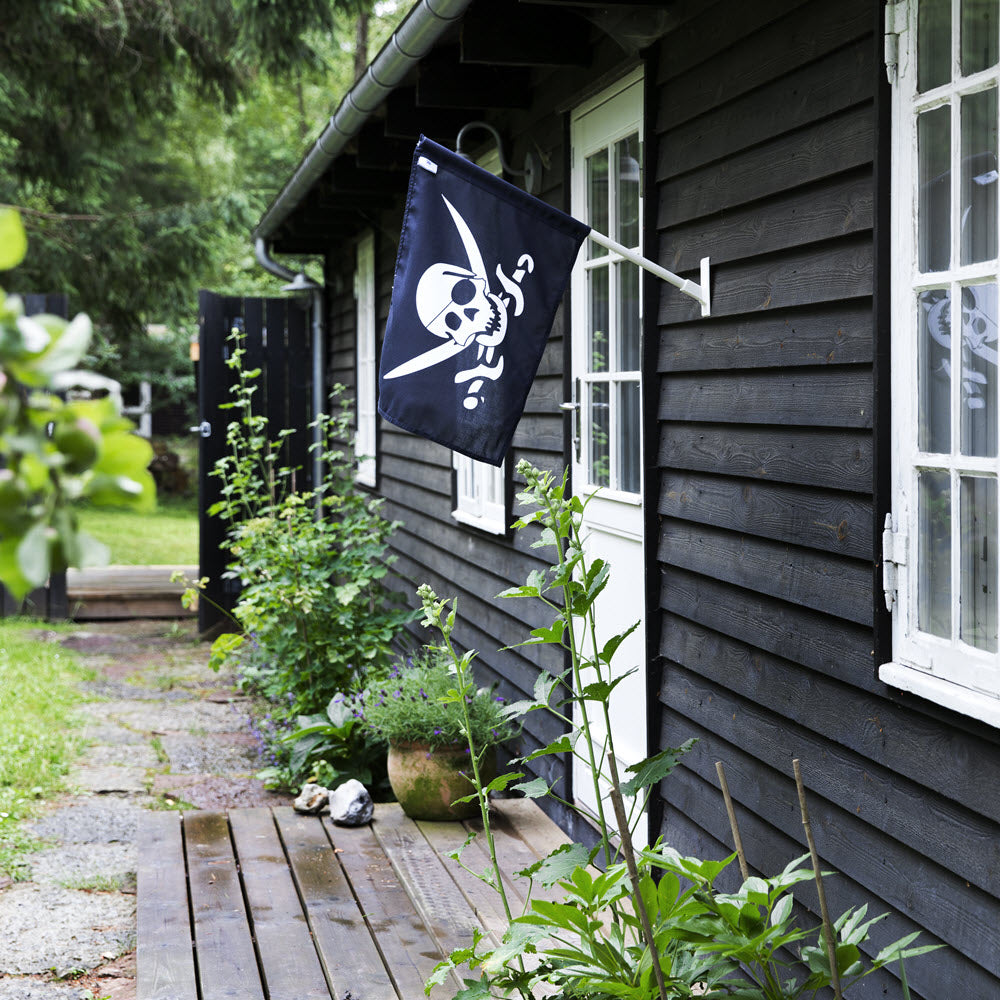 Facadestang med sørøverflag