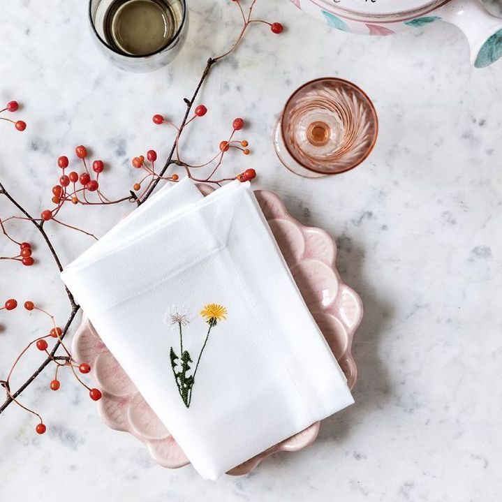 Flora serviet med mælkebøtte