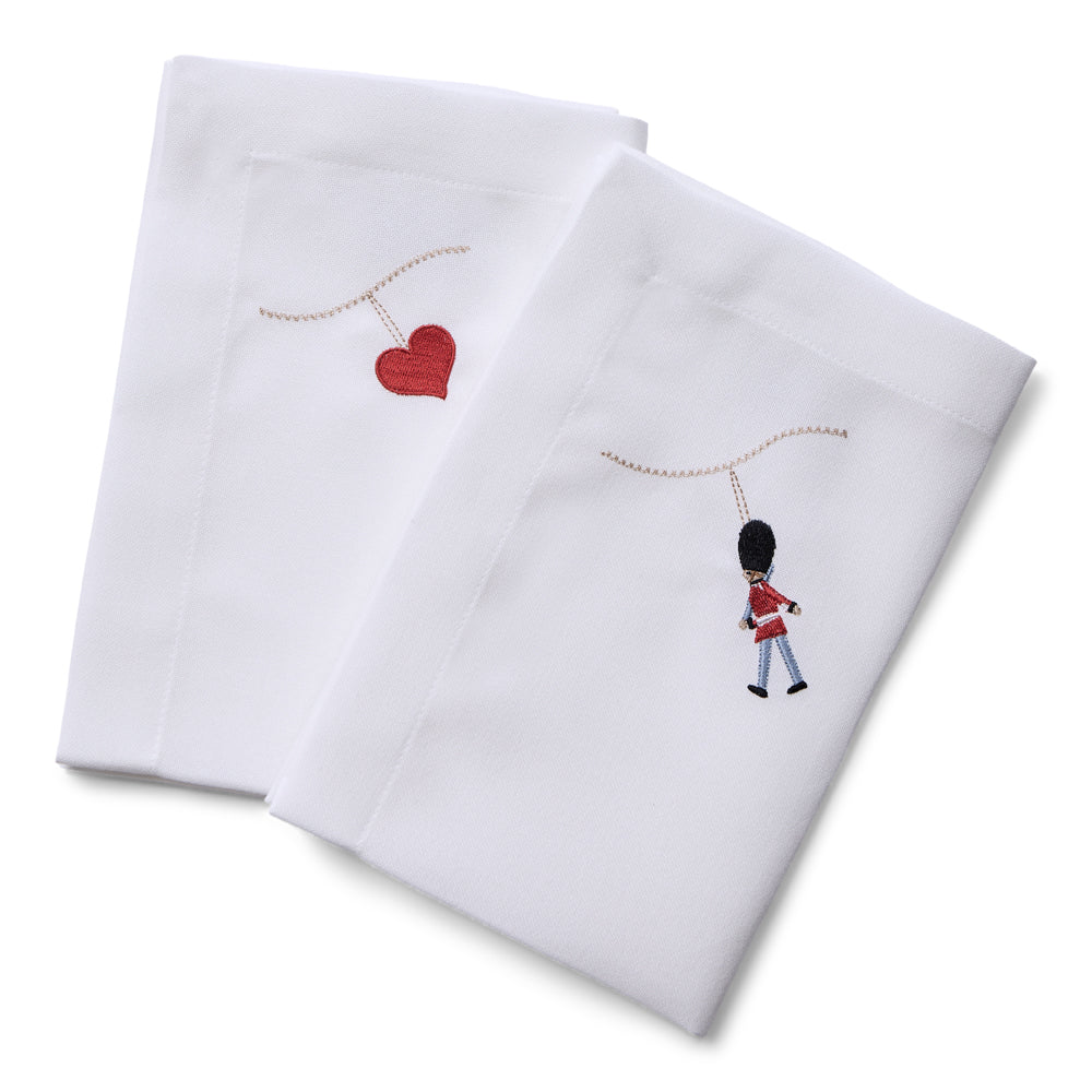 2 stk. broderede hjerteservietter