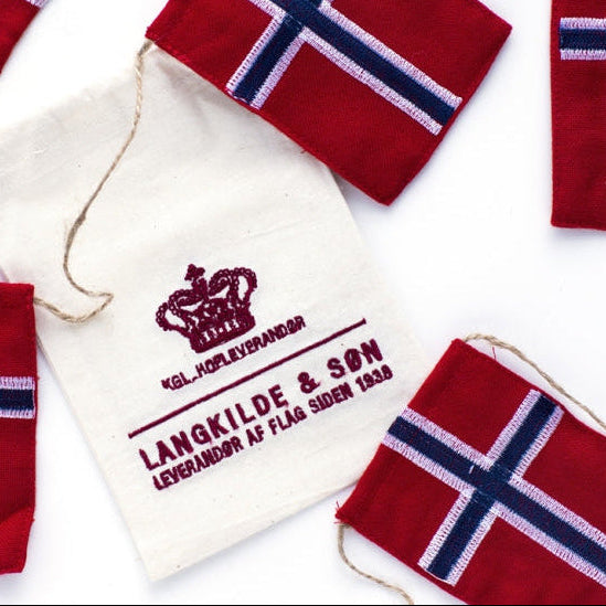 Stor flagranke med 10 norske flag