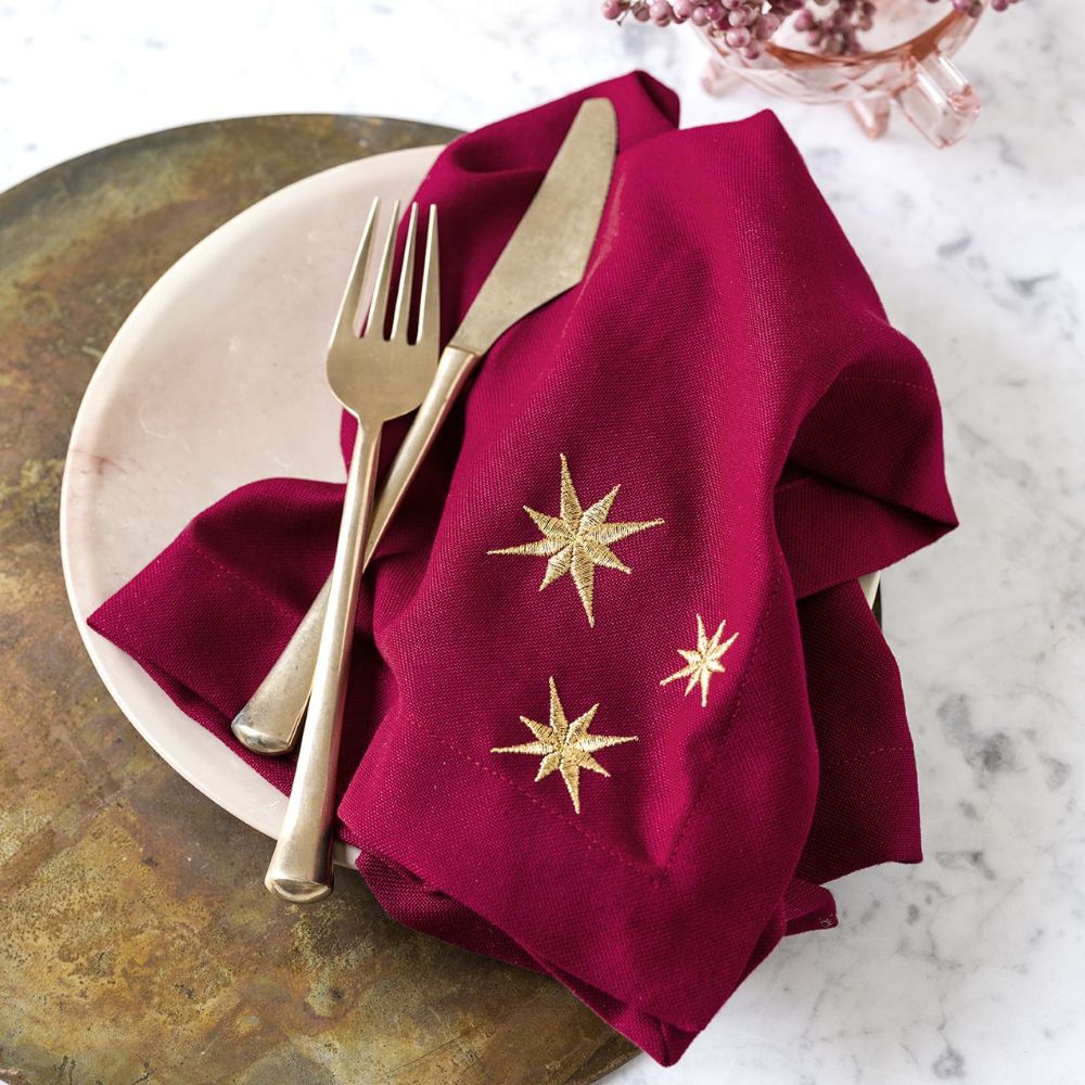 Mørkerød serviet med guldstjerner - 2. sortering