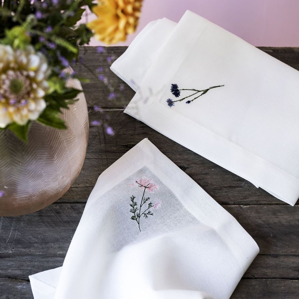 Flora serviet med vild gulerod