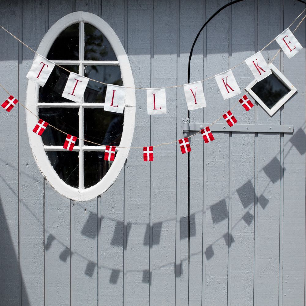 Lille flagranke med 10 Dannebrogsflag