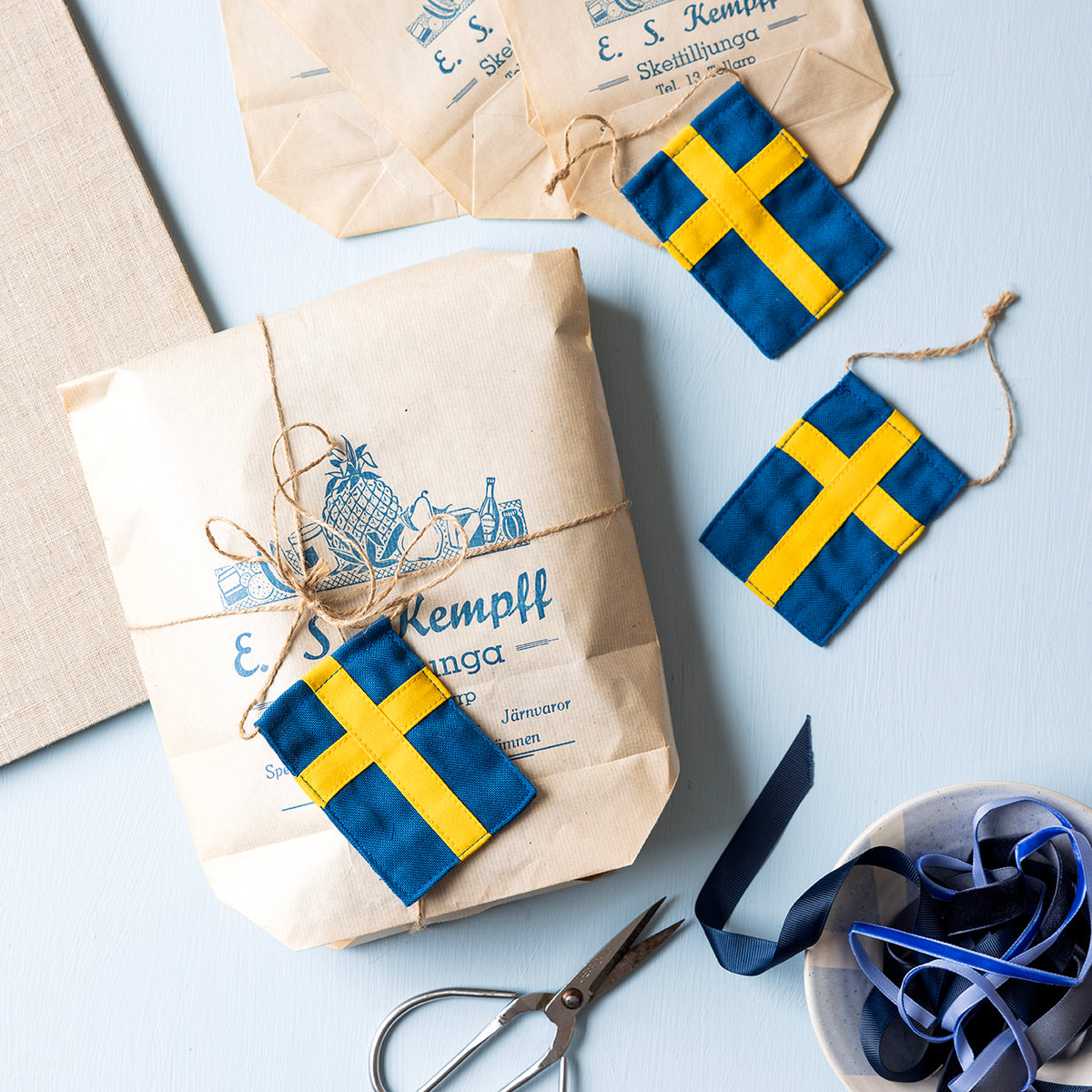 Store svenske pynteflag i flagdug