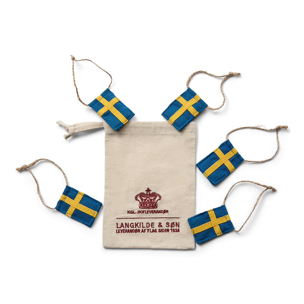 Små svenske pynteflag i flagdug