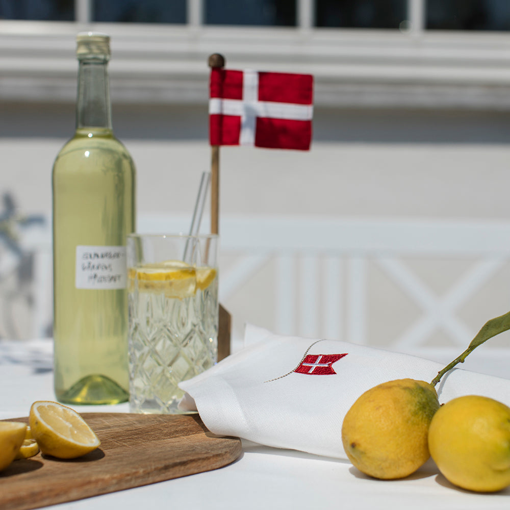 Bordflagstang i egetræ med Dannebrog - 2. sortering