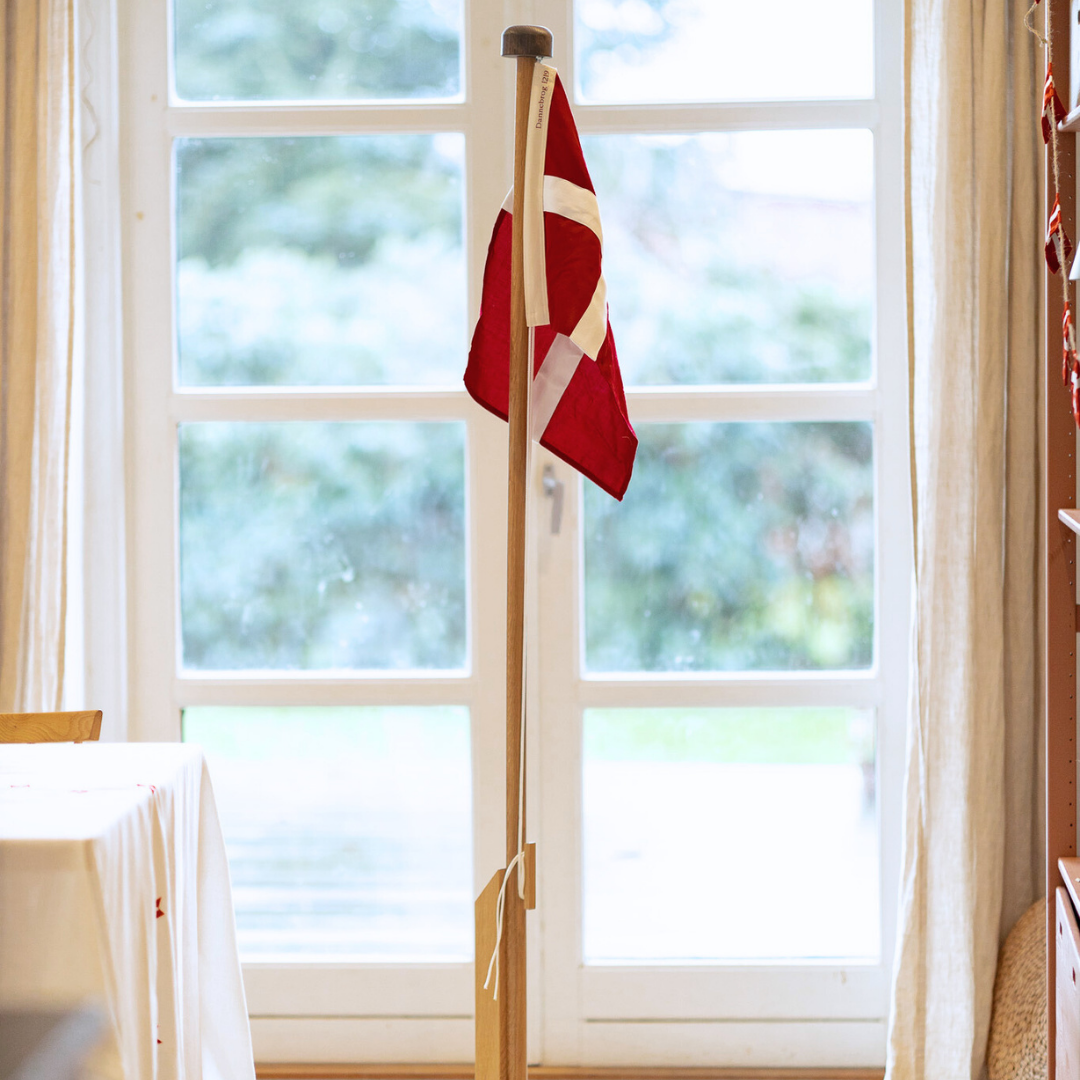 Luksus flagstang i egetræ med Dannebrog 1219, 180 cm