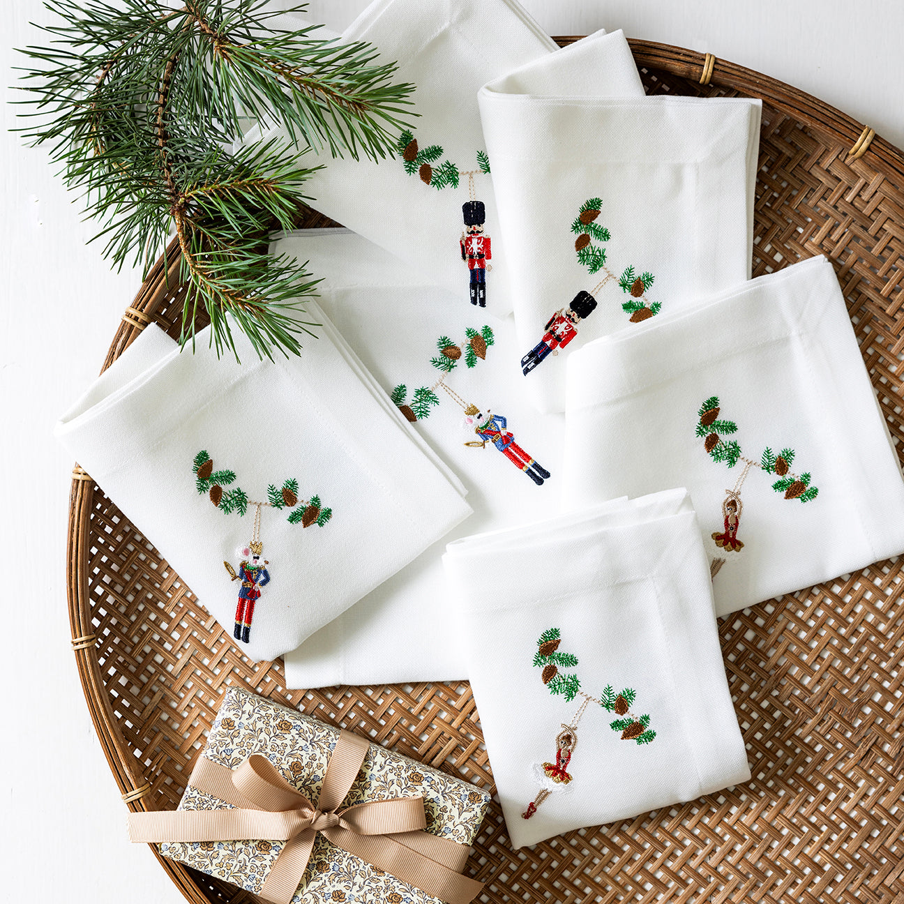 6 stk. juleservietter med eventyr