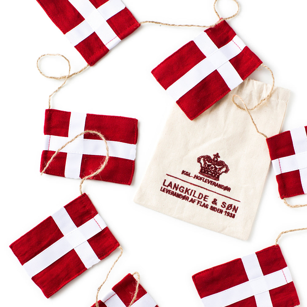 Stor flagranke med Dannebrogsflag