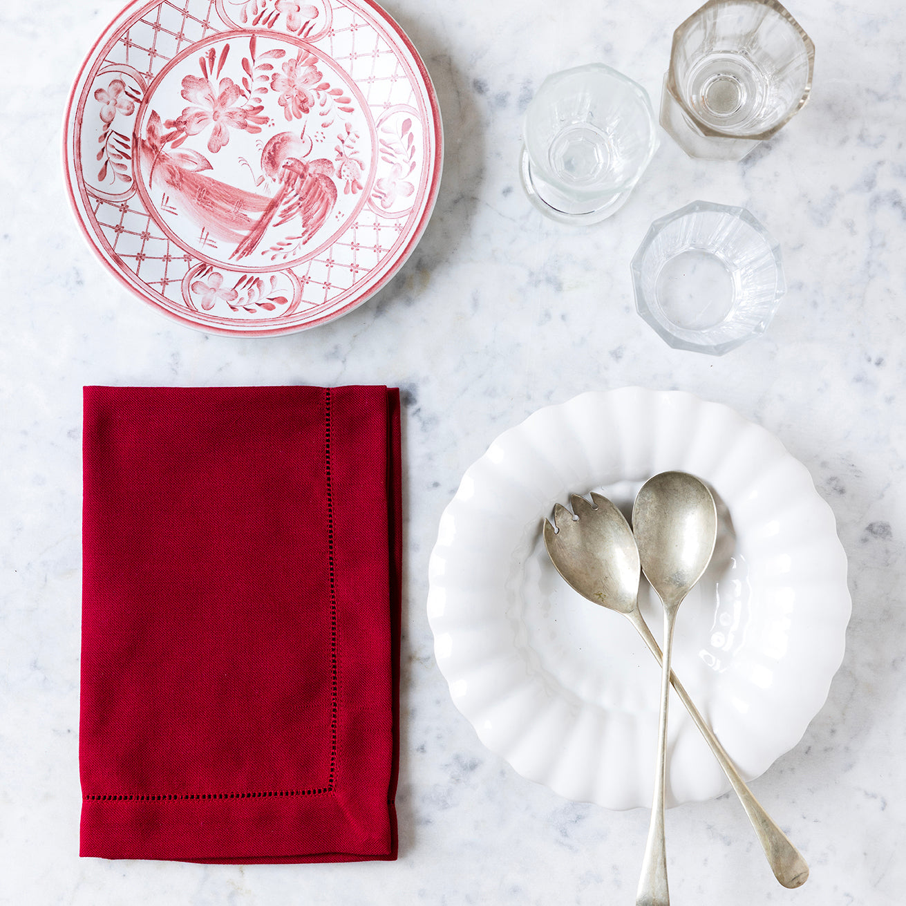 6 stk. mørkerøde servietter med hulsøm