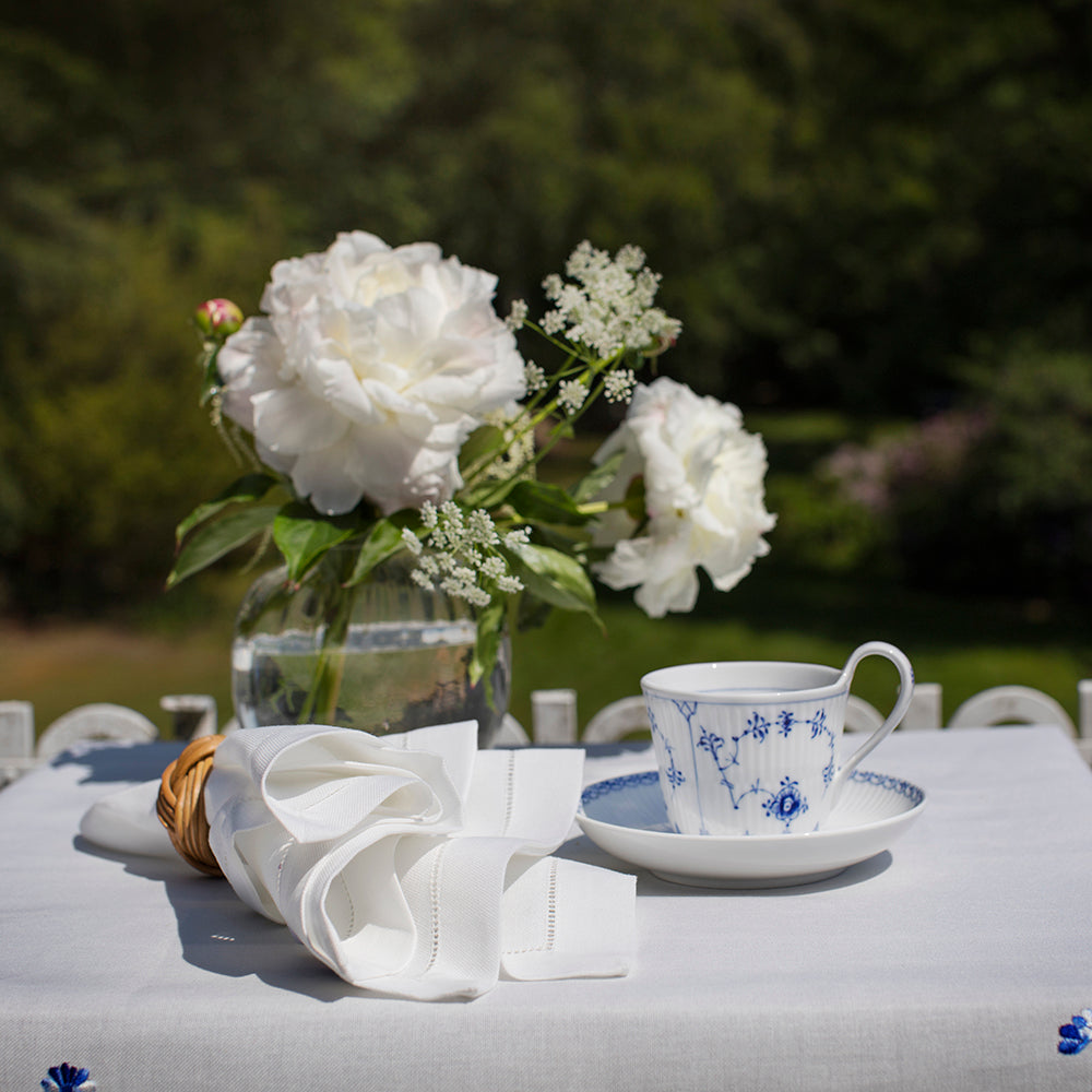 6 stk. hvide servietter med hulsøm