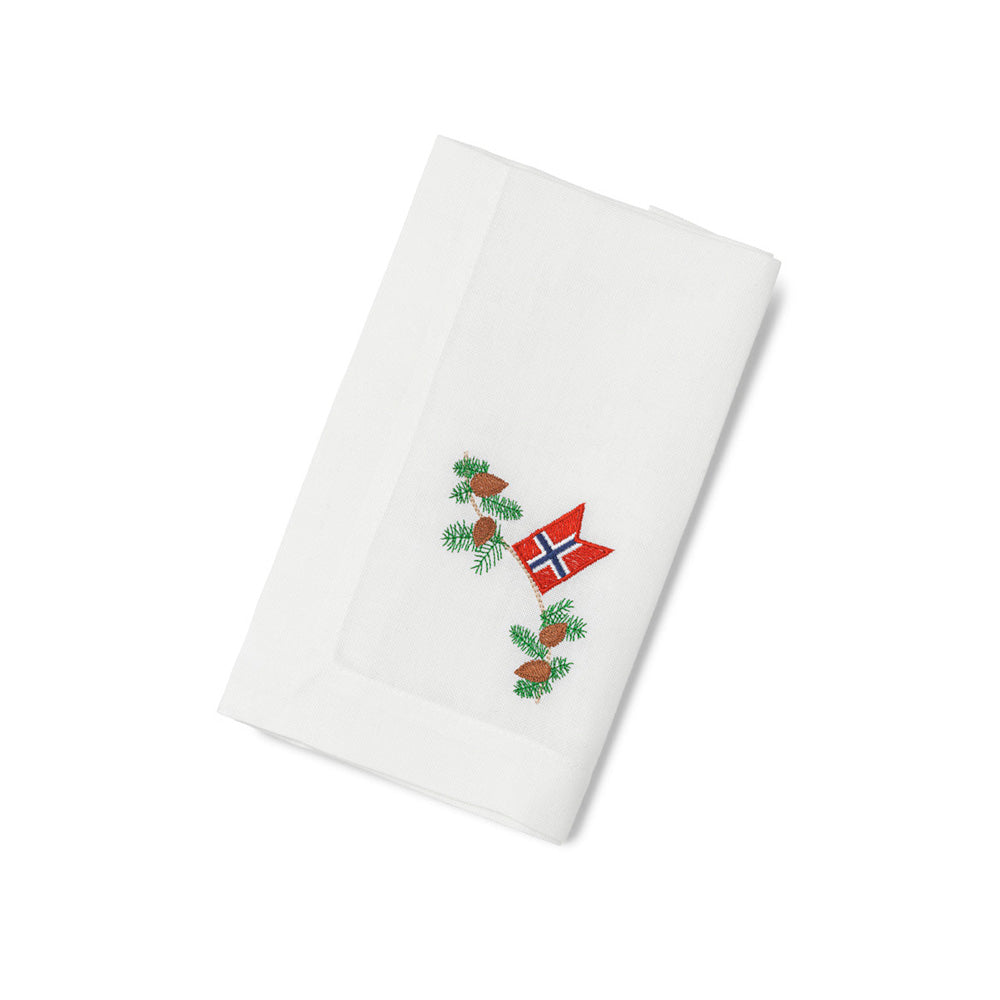 Juleserviet med norsk flag og gran