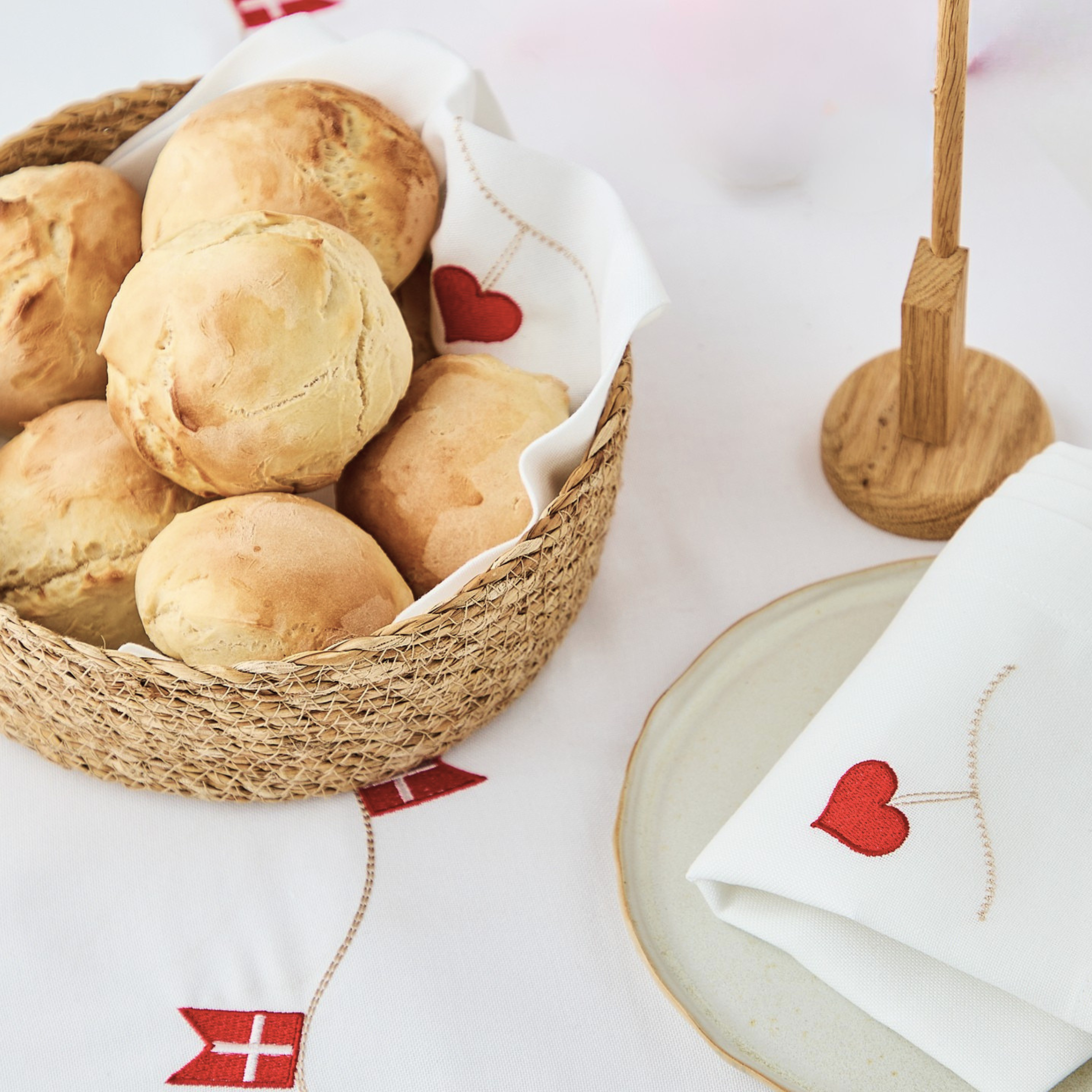 2 stk. broderede hjerteservietter