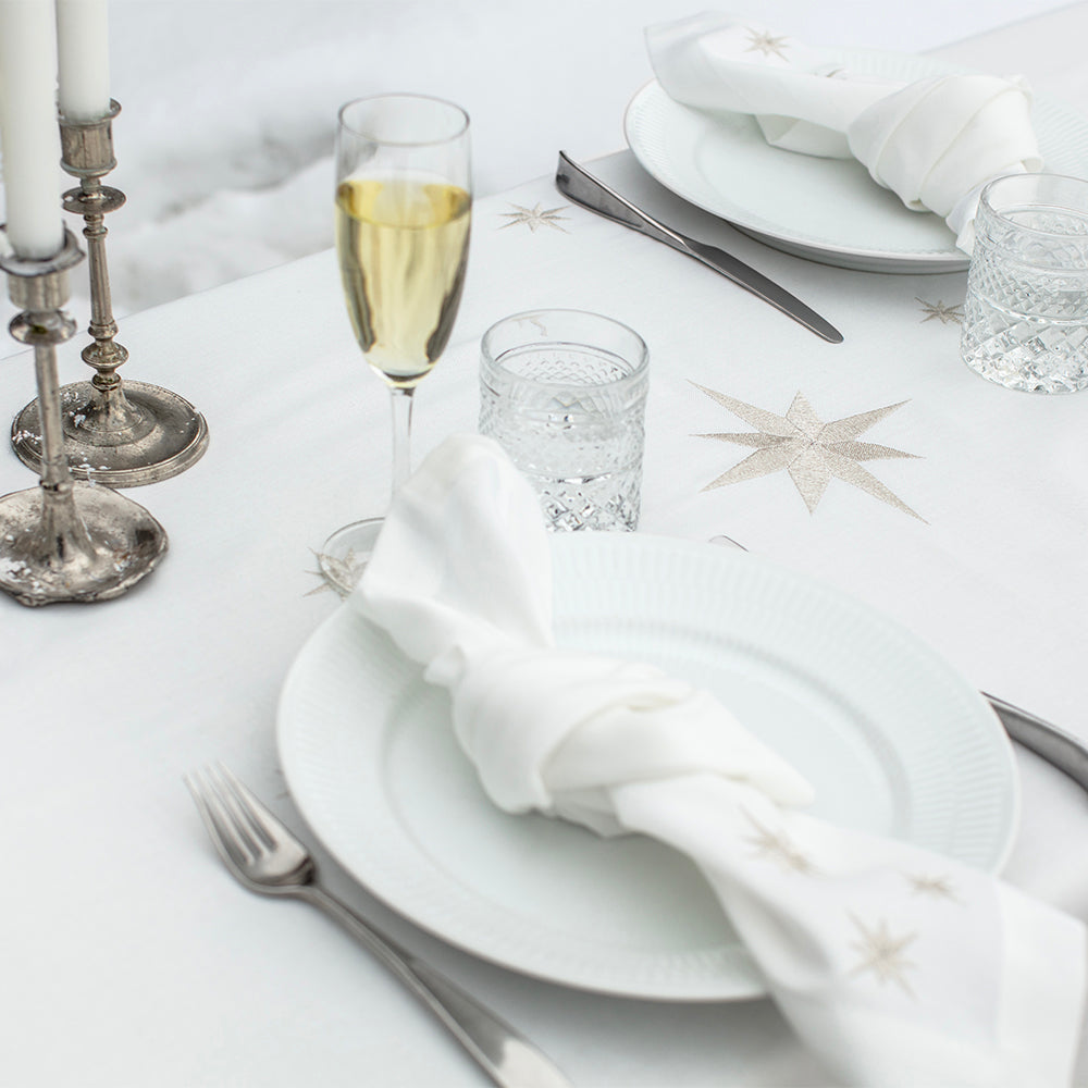 Hvid dug med sølvstjerner